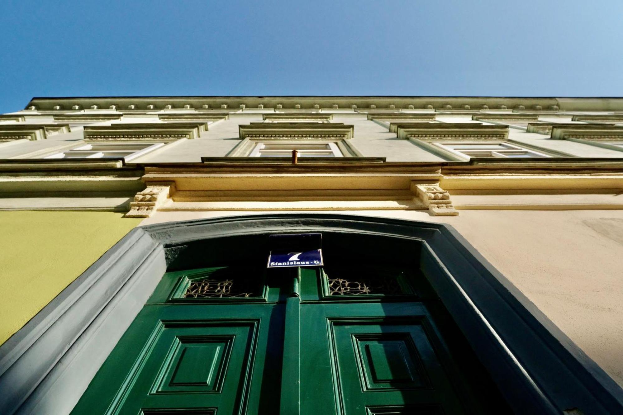 3 Elegant - Ideal For Long Wien